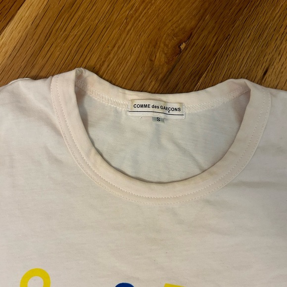 Comme des Garcons Beige Tee with Yellow and Blue Graphic - Picture 2 of 6